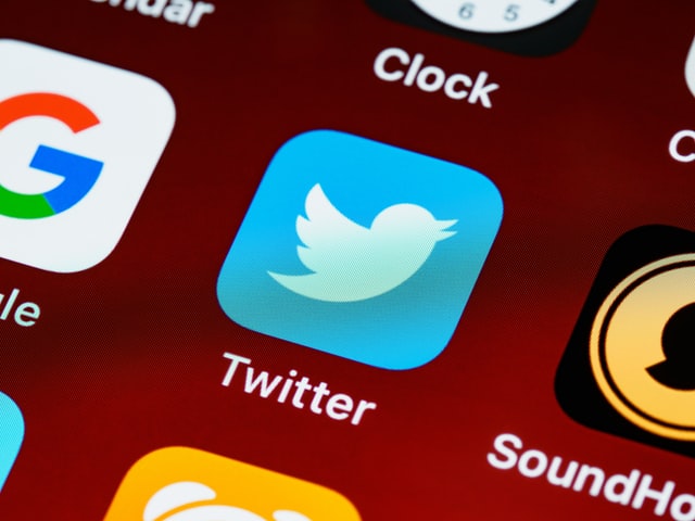 Twitter – helping or harming your eyesight?